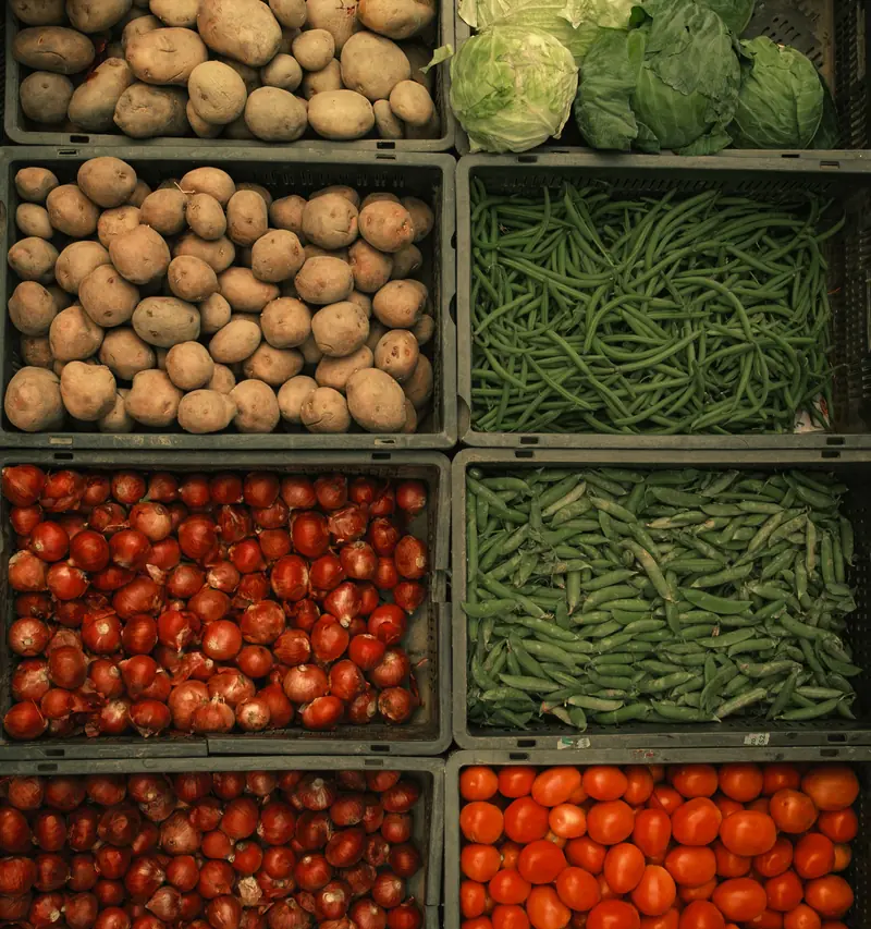 Cagettes de légumes frais vues de dessus
